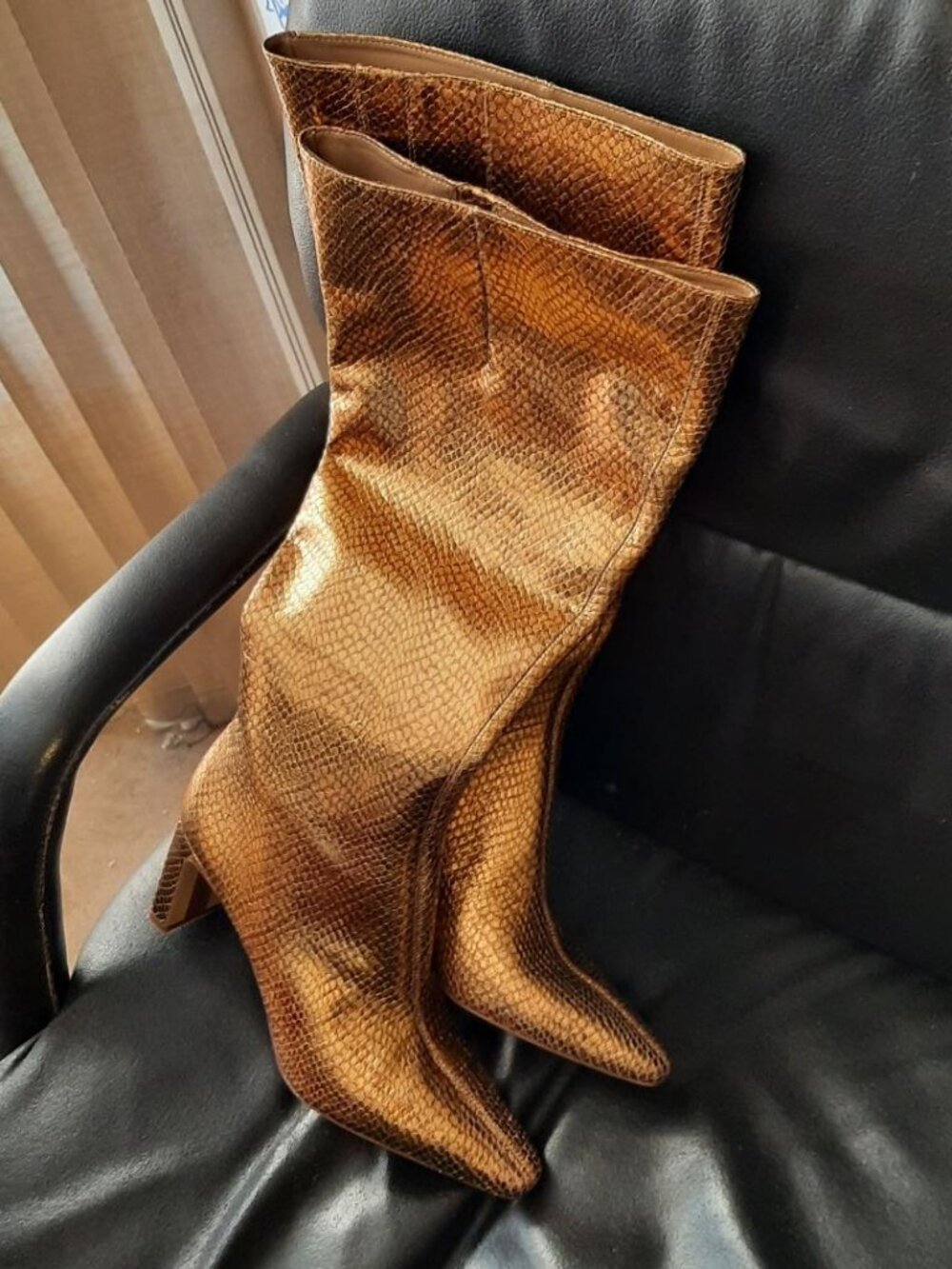 NEW TAG ! Sam Edelman Sylvia 2 Women Medallion Gold Snake Boot Size 8.5